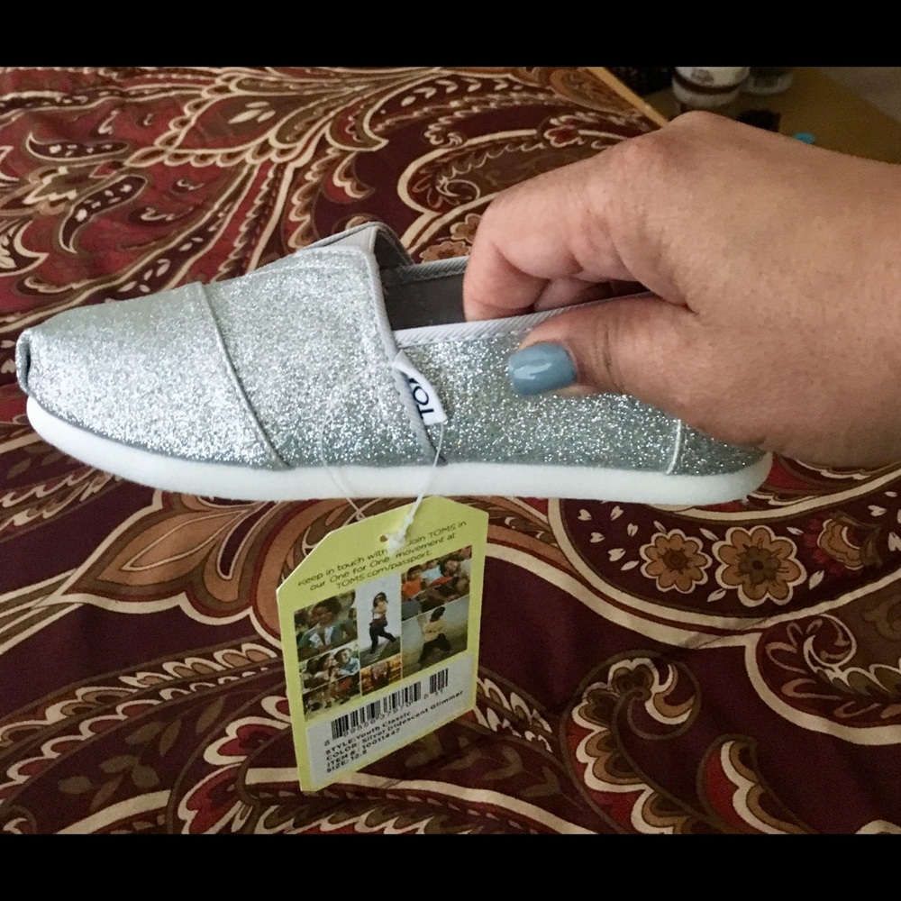 Girl’s Silver Toms